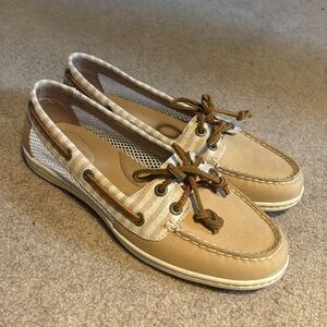 NWOT Sperry Tan Boat Shoes